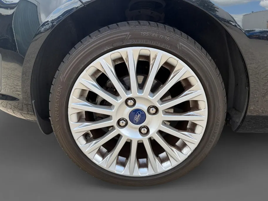 Ford Fiesta 1.0 EcoBoost Titanium | NL auto | Navigatie | Parkeersensor achter | Bluetooth | Cruise control | Verwarmde voorruit |