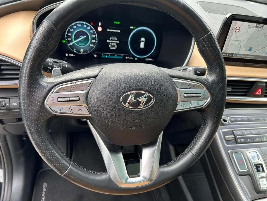 Hyundai Santa Fe 1.6 T-GDI HEV Premium Plus Sky 7p. | Zeer netjes | Vol opties! | Trekhaak | Incl. 12 maanden garantie, APK, Onderhoudsbeurt etc. Premiumpakket gratis! |