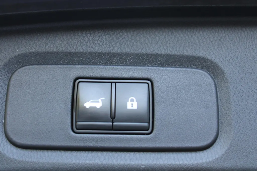 Nissan QASHQAI 1.3 MHEV Xtronic Tekna Plus |Nappa lederen bekleding| Bose audio | Head-up display | Trekhaak | 1800kg trekgewicht | All season banden | Stoelmassage | Stoelgeheugen | Stoel-, voorruit- en stuurverwarming