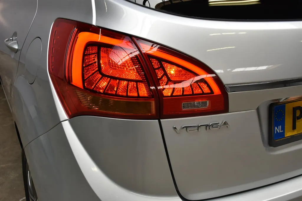 Kia Venga 1.4 CVVT 90pk Summer Edition Navigatie, Panoramadak, Trekhaak.
