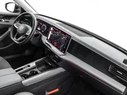 Volkswagen Passat Variant 1.5 eTSI 150pk DSG Elegance Business · Camera · Wegklapbare Trekhaak · Apple/Android Car Play · Dodehoeksensoren · P-Sensoren · 17'' Inch · Garantie t/m 18-06-2028 of 100.000