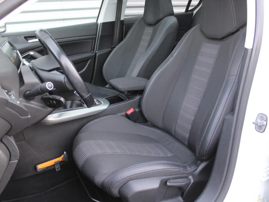 Peugeot 308 1.2 PureTech Allure | Panoramadak | 17” LM | Parkeersensor v+a | Navi | Cruise | Clima | Apple CarPlay/Android Auto |