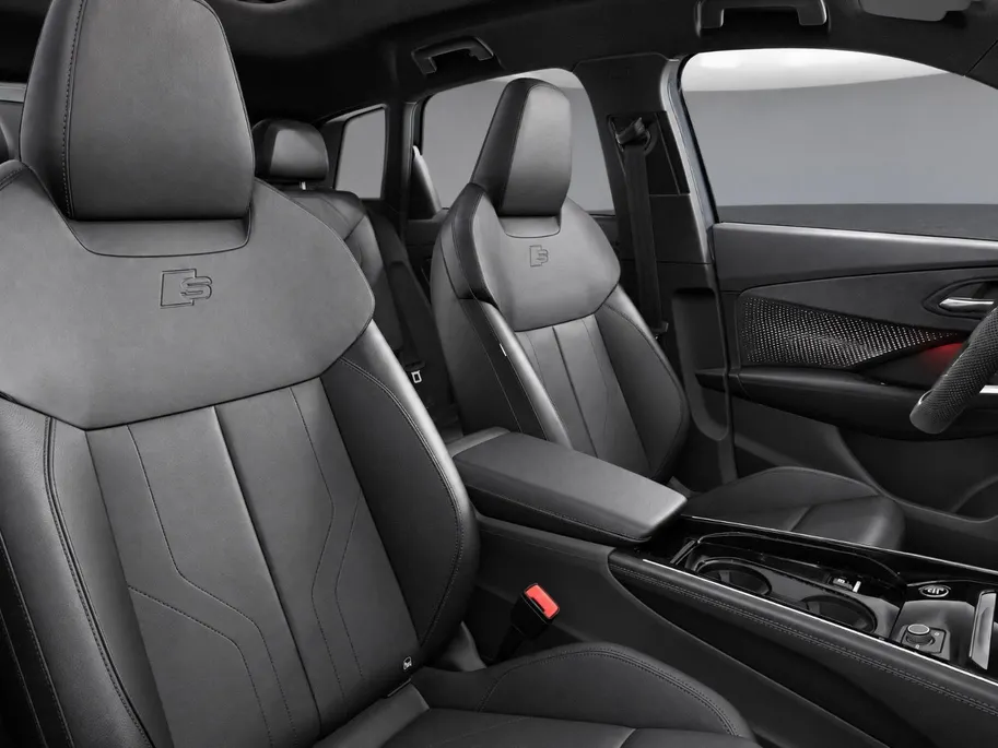 Audi Q3 e-hybrid S edition 272 PK · Trekhaak elek. wegklapbaar · Optiekpakket zwart · S-line sportstoelen