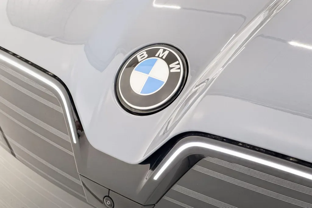 BMW iX xDrive M70