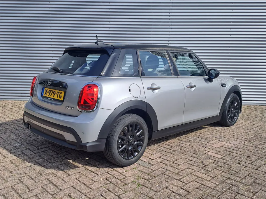 MINI 5-Deurs 1.5 Cooper Camden Edition | Navi | Sensoren | Cruise | DAB | Apple Carplay/Android Auto