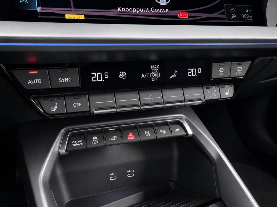 Audi A3 Sportback 40 TFSI e S edition 204 PK · Glazen panoramadak · SONOS premium 3D · Lichtpakket pro ambient light · MEGA Sale