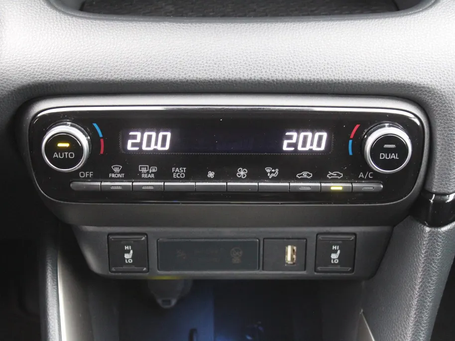 Mazda 2 Hybrid 1.5 Select | 16' LM | Stoel- & stuurverwarming | HUD | Camera | Dodehoek sensor |
