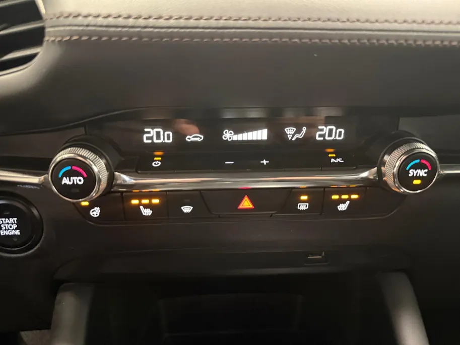 Mazda 3 2.0 SKYACTIVE X | 180 PK | COMFORT MET BOSE | LEDER | DEALERONDERHOUDEN | NL-AUTO |