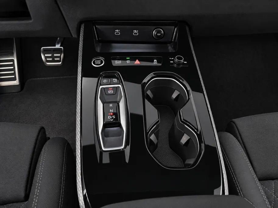 Audi A5 Avant 2.0 367pk e-hybrid Quattro S edition Competition · Panoramadak · Wegklapbare Trekhaak · 360 Camera