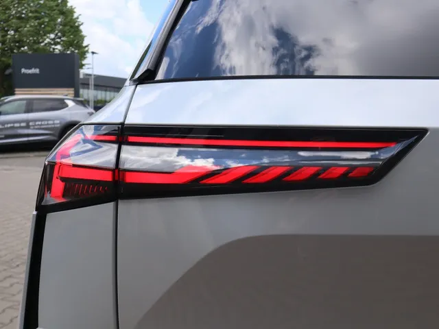 Mitsubishi Grandis 1.8 HEV Intense+ | Stoel/Stuur Verwarming | Apple/Android Auto |