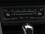 Volkswagen Tiguan 1.4 TSI eHybrid 245pk DSG Life Business · Camera · Inklap. Trekhaak · Stuur- & Stoelverwarming · Apple/Android Car Play · Elek. Achterklep ·
