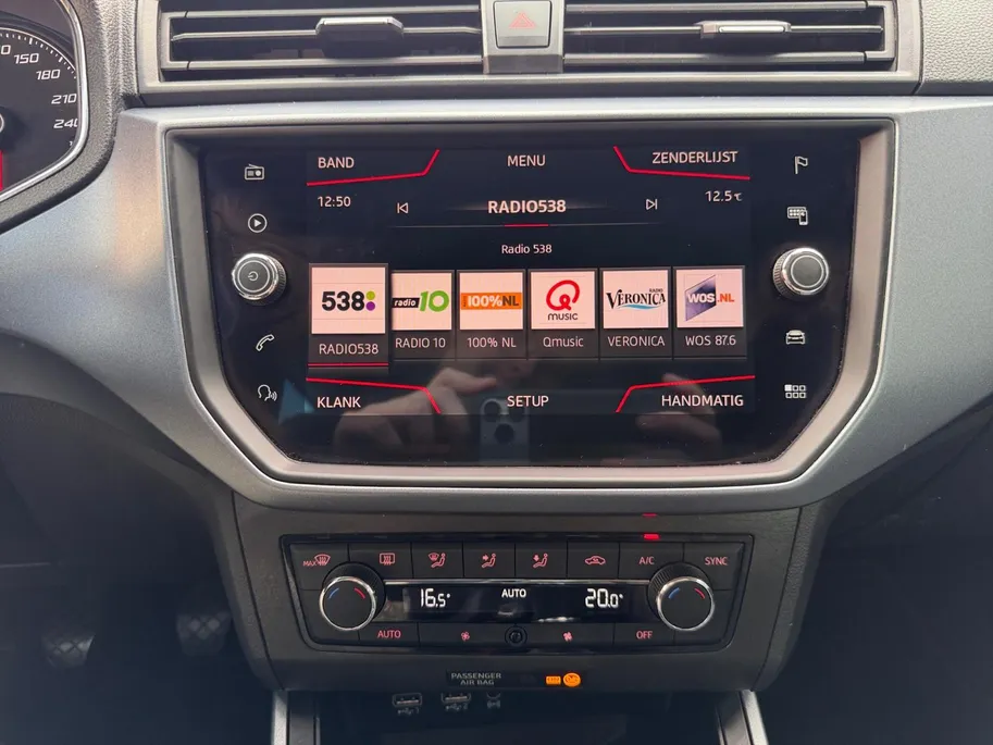 SEAT Arona 1.0 TSI Style Business Intense | Climate Control | Achteruitrijcamera | Parkeersensoren voor & achter | Cruise Control |