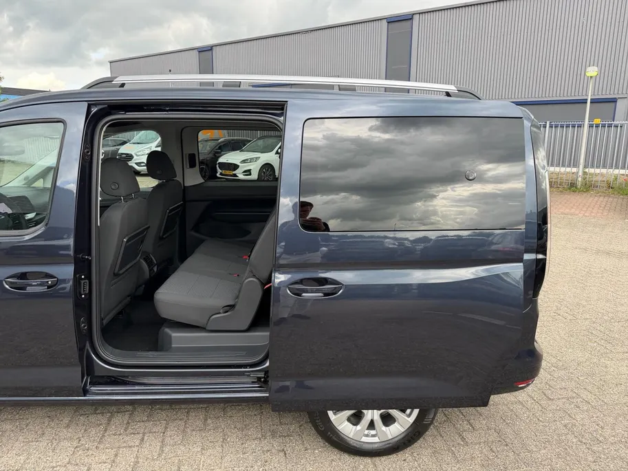 Ford Transit Connect Ford Tourneo Connect PHEV L2 Titanium 7p. | Uit Voorraad Leverbaar | Geel Kenteken | Automaat | Trekhaak | AGR Gecertificeerde Voorstoelen | Achteruitrijcamera | Winter Pakket | Adaptieve Cruise Control