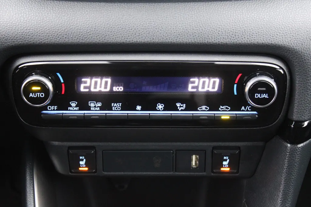 Mazda 2 Hybrid 1.5 Agile | Airco | Cruise | Stoelverwarming | 15' LM | Comfort & Safety pakket |