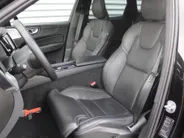 Volvo XC60 2.0 T8 Plug-in hybrid AWD Ultimate Black Edition | Trekhaak elektr. | Luchtvering | Schuifdak | Leer | Geheugenstoelen | B&W audio | Stoelventilatie | Winterset | Zeer nette auto |