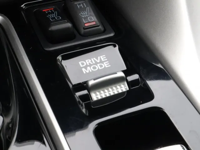 Mitsubishi Eclipse Cross 2.4 PHEV Executive Trekhaak | All Seasons | Adaptive Cruise