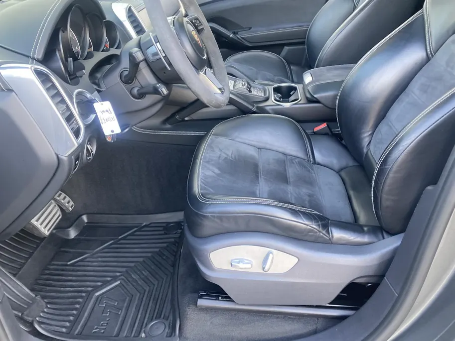Porsche Cayenne 3.6 GTS 441 pk automaat Panoramadak - Alcantara Leder - Navigatie - Bose Audio - 21inch LM  - volledig onderhouden