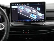 Volkswagen Golf 1.5 eTSI 150pk DSG R-Line · Apple/Android Car Play · Trekhaak ·  Camera + Parkeersensoren · Stoelverwarming · Garantie t/m 24-09-2030 of 100000km.