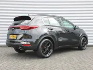 Kia Sportage 1.6 T-GDI Black Edition | Stuur-/stoelverwarming v+a | Schuifdak | Leer | Camera | Elek. achterklep | Cruise | PDC | Navi | 17' LM | Zeer nette auto! |