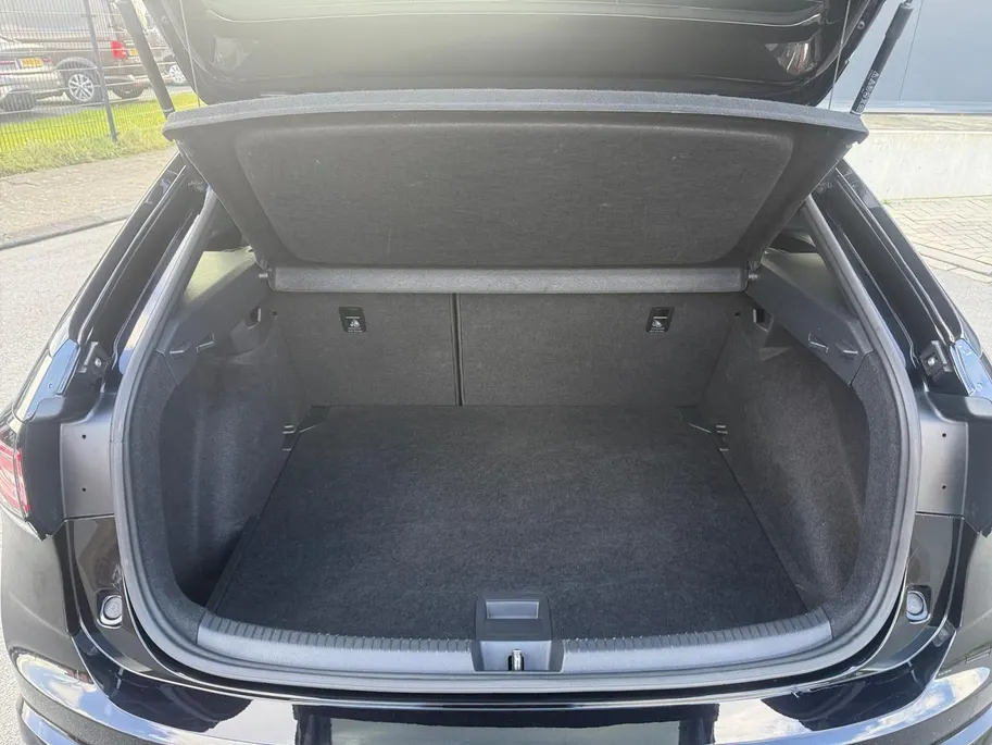 Volkswagen Taigo 1.0 TSI R-Line | Automaat | Camera | Climate Control | Apple Carplay/Android Auto | Keyless | Sportstoelen | R-Pakket