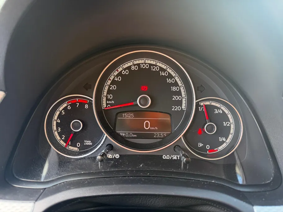 Volkswagen up! 1.0 | Camera | Parkeersensoren | Climate Control | Cruise Control | DAB | Stuurbediening | Bluetooth | Goed Onderhouden