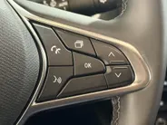 Renault Clio 145PK E-Tech Full Hybrid Techno Automaat | 1e eigenaar | Camera | Parkeersensoren | Climate Control | Apple CarPlay/Android Auto | Cruise Control | Lichtmetalen Velgen | Full LED | Digital Cockpit |