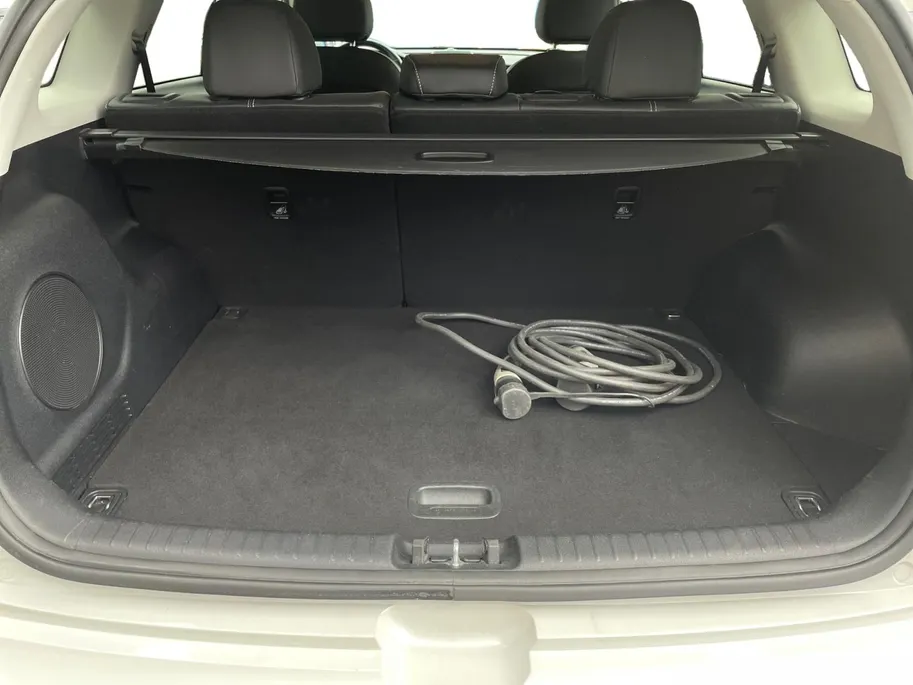 Kia e-Niro ExecutiveLine 64 kWh | SOH 100% | Warmtepomp | Navigatie | Adaptive cruise control | Climate control | Apple Carplay & Android Auto | Achteruitrijcamera | Stoel- stuurverwarming |