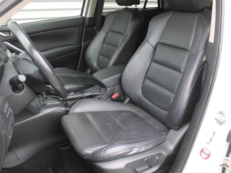 Mazda CX-5 2.0 GT-M 4WD | Stoelverwarming | 19' LM | Clima | Navi | Leer | Cruise | Camera | Xenon | Volledig dealer onderhouden! | Zeer nette auto |