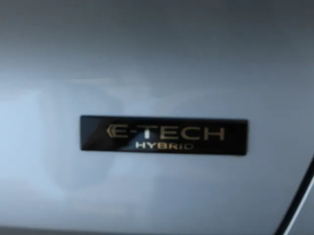 Renault Captur 1.6 E-Tech full hybrid 145 PK iconic | Lederen bekleding en stoel elektrisch bedienbaar | 360 camera | Stoelverwarming voor |