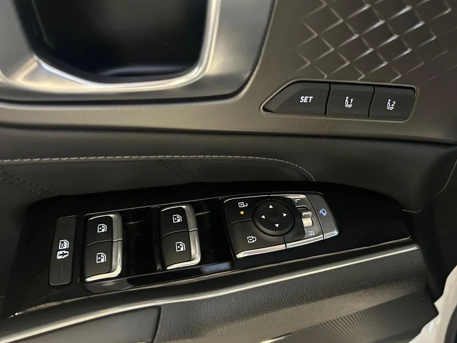 Kia Sorento 1.6 T-GDi Plug-in Hybrid 4WD ExecutiveLine 7p Apple Carplay / Android Auto | Navigatiesysteem | Elektrisch Verstelbare Voorstoelen | Bestuurdersstoel Met Geheugen | Stoelkoeling + Stoelverwarming | Stuurverwarming | Elektrisch Bedienbare Achterklep | Elek