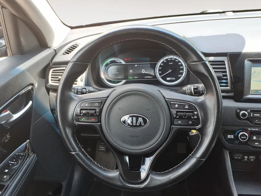 Kia Niro 1.6 GDi Hybrid First Edition achteruitrijcamera , navigatiesysteem full map , electronic climate controle , cruise , parkeersensor , lm velgen zwart .