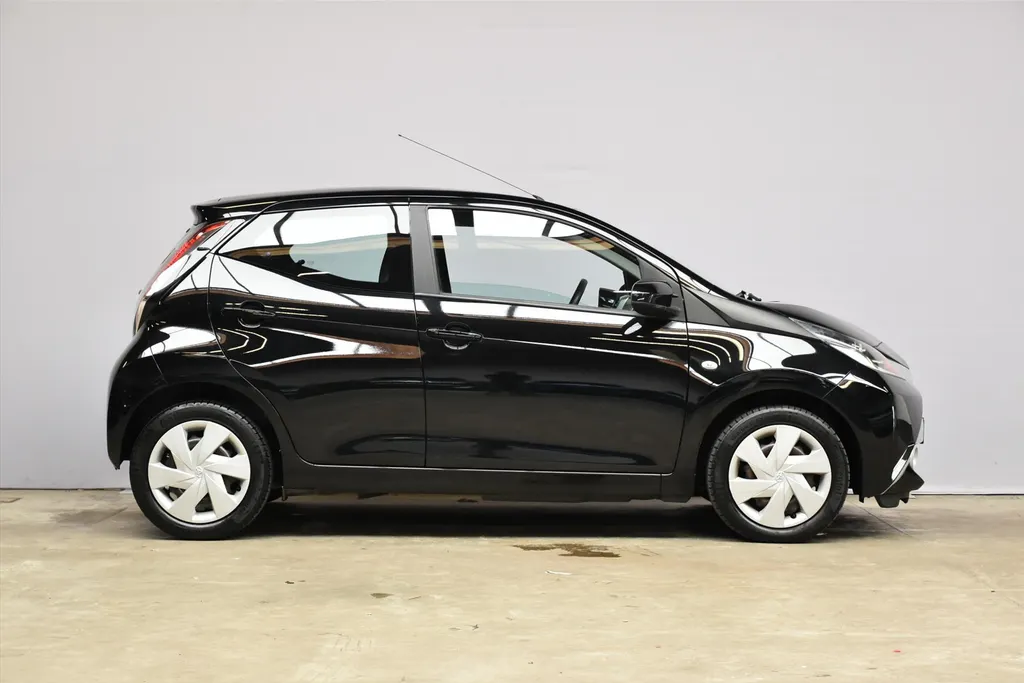 Toyota Aygo 1.0 VVT-i 69pk 5D x-play Cruise 24.000KM!