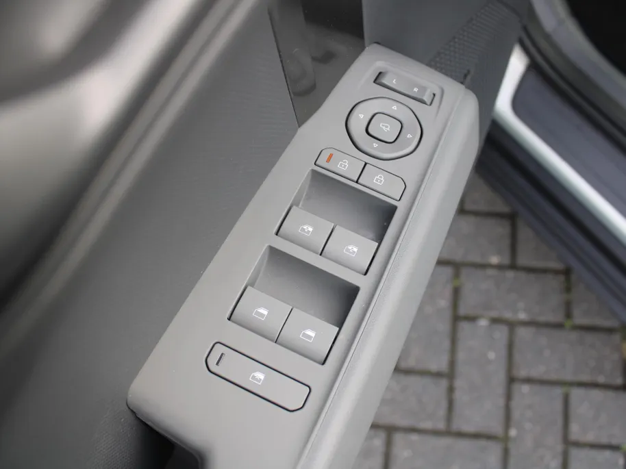 Kia EV3 Plus Advanced 81.4 kWh | Stuur/stoelverwarming | Schuifdak | Camera | Elek. stoelverstelling | 19' LM | Dodehoek detectie | Clima | LED |