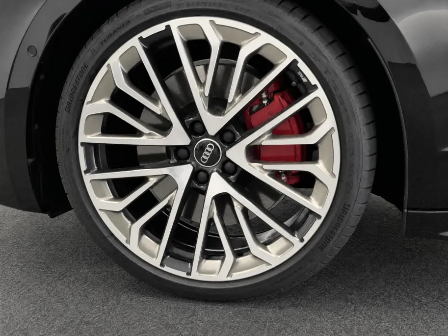 Audi A5 Avant 2.0 367pk e-hybrid quattro S edition Competition · Panoramadak · B&O Audio · Wegklapbare Trekhaak · Elek. Voorstoel · 20'' Inch · Garantie t/m 07-12-2030 of 100.000km