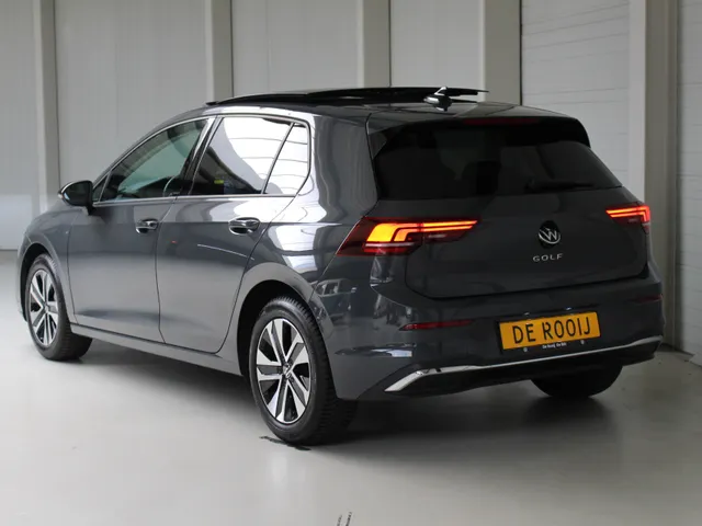 Volkswagen Golf 1.5 eTSI Life Energy Panoramadak | Navigatie | Keyless | Stoel- en Stuurverwarming | Parkeercamera