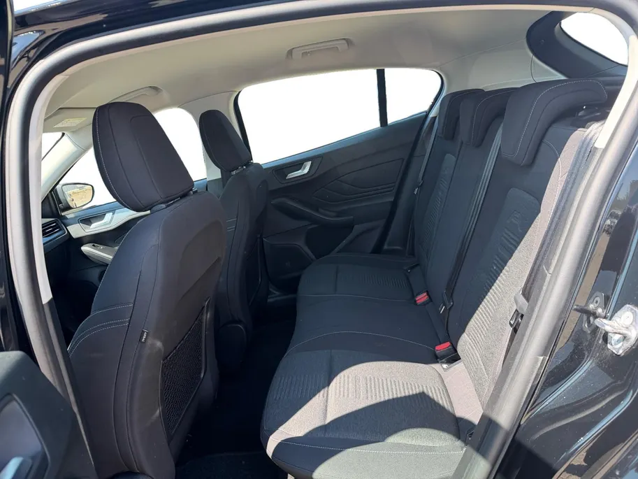Ford Focus 1.0 EcoBoost Active Business | Parkeersensoren voor en achter | Navigatie | 17' lichtmetalen velgen | Apple carplay & Android auto | Keyless entry | Bovag garantie |