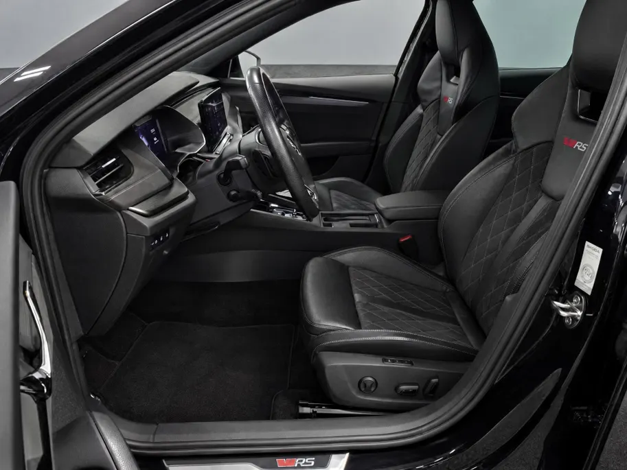 Škoda Octavia Combi 1.4 TSI 245pk DSG RS iV PHEV Business · SOH 94,5% · Camera · Wegklapbare Trekhaak · Elek. Voorstoelen · Stoelverwarming V+A · 19'' Inch · Apple/Android Car Play ·
