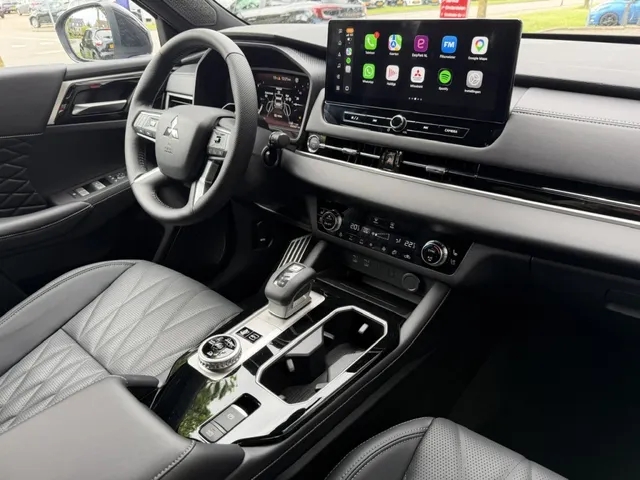 Mitsubishi Outlander 2.4 PHEV Black Edition | NIEUW | Leder | Panoramdak | App Connect | Keyless | Head-Up