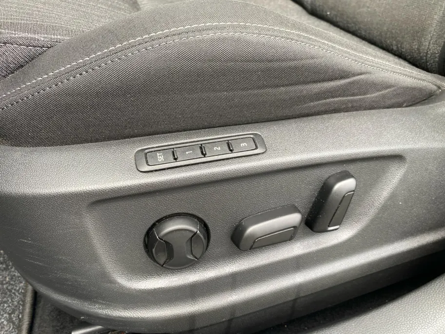 Škoda Karoq 1.0 TSi Style Business NL Auto | Trekhaak | Canton Sound | Stoelverwarming | Elektr. kofferklep | Etc.