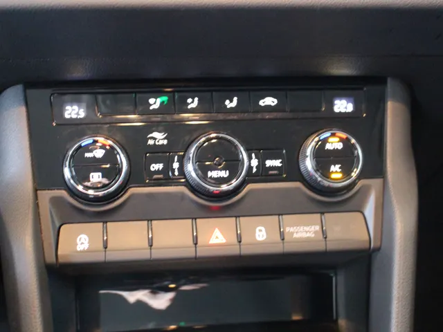 Škoda Karoq 1.0 TSI Business Edition Navigatie | Parkeersensoren | Cruise Control |