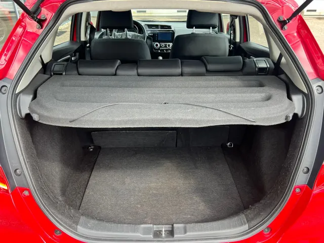 Honda Jazz 1.3 i-VTEC Comfort 102pk AUTOMAAT | TREKHAAK | NAVIGATIE | PARKEERSENSOREN V+A | STOELVERWARMING | 17' LM VELGEN |