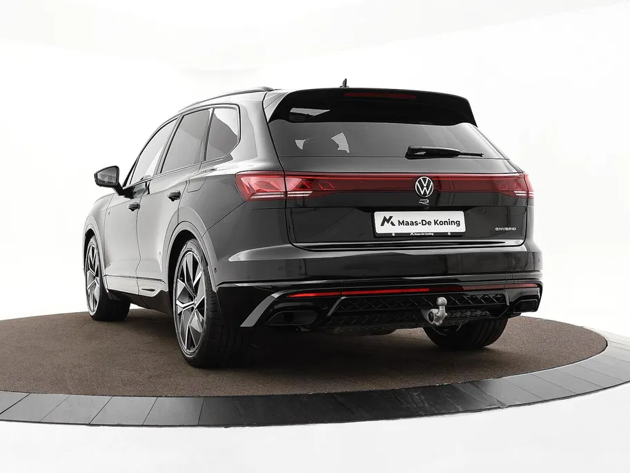 Volkswagen Touareg 3.0 TSi 462pk DSG eHybrid 4MOTION R · SOH 96.9% · Panoramadak · 360 Camera · Luchtvering · Wegklapbare Trekhaak · Stoelventilatie · Elek. Voorstoelen · 21'' Inch ·