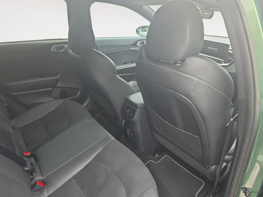 Kia Ceed Sportswagon 1.5 T-GDi GT-PlusLine | Cruise Control | Climate Control | Stoelverwarming | Stuuverwarming | Navigatie | Camera |