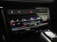Volkswagen T-Cross 1.0TSI/110PK DSG Style R · R-line exterieur · Navigatie · Apple/Android Car Play · Stoelverwarming · Clima · Parkeersensoren ·