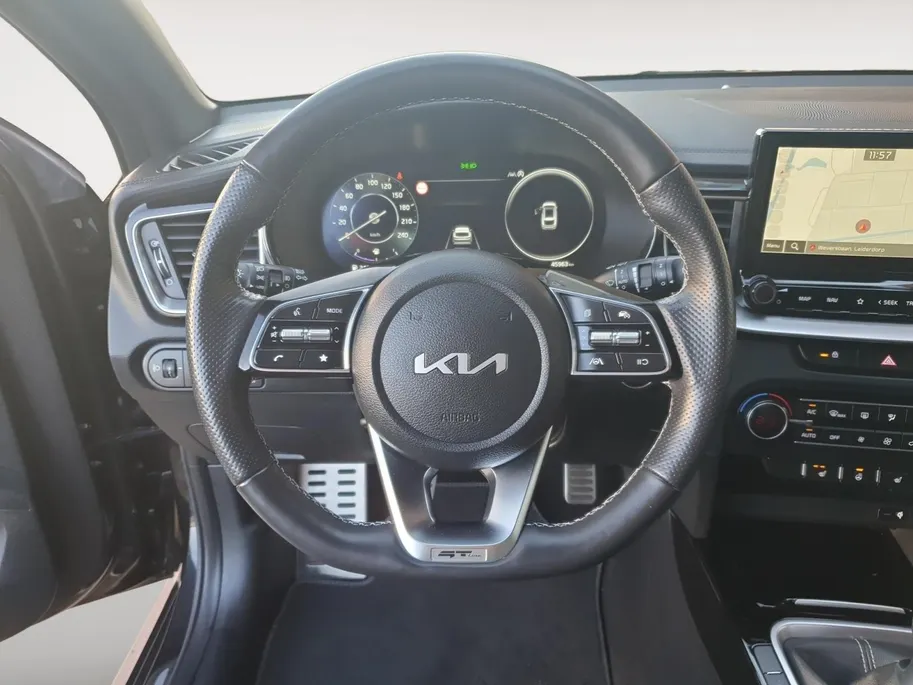 Kia ProCeed 1.5 T-GDi GT-Line | Stoel en stuurverwarming | Navigatie | Elektrische achterklep | Camera | Climate control | Apple Carplay / Android Auto |