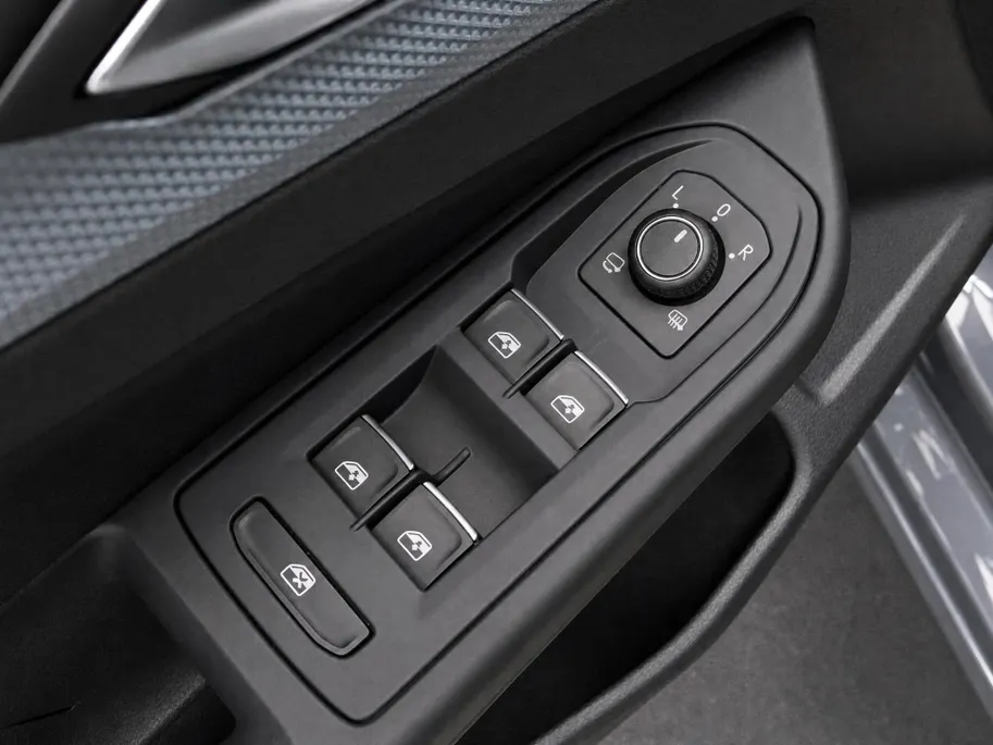 Volkswagen Golf Variant 1.5eTSI/150PK DSG Life Edition · Trekhaak · Camera · Navigatie · Apple/Android Car Play · Stoelverwarming · Garantie t/m 09-09-2027