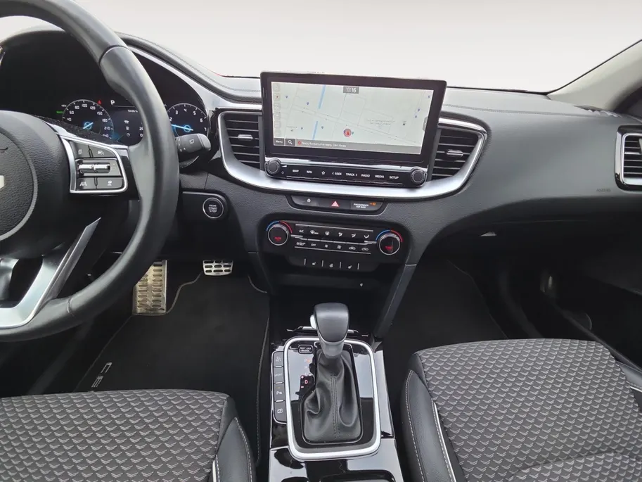 Kia Ceed Sportswagon 1.6i PHEV DynamicPlusLine Navi | Camera | Stoel + Stuurverwarming | Elektr. Achterklep | LED | Apple Carplay & Android Auto | Metallic lak | NAP