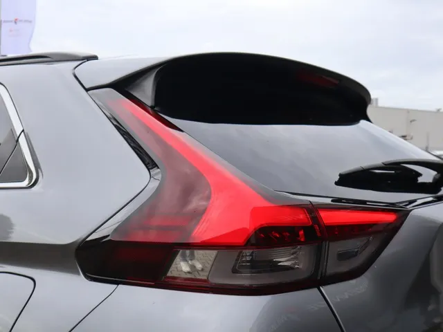 Mitsubishi Eclipse Cross 2.4 PHEV Executive Trekhaak | All Seasons | Adaptive Cruise