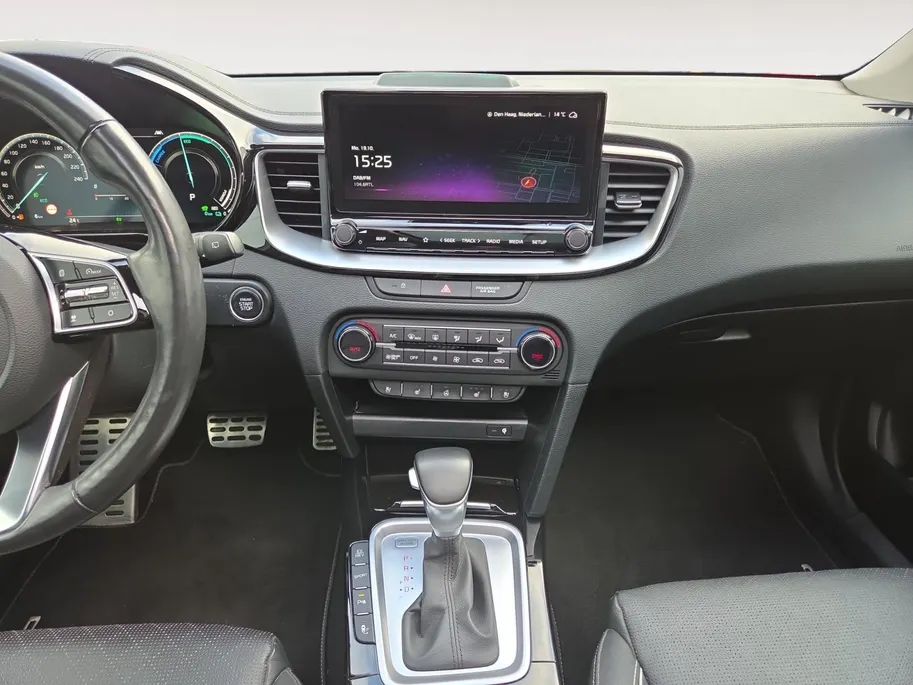 Kia Ceed Sportswagon 1.6I PHEV ExecutiveLine | Automaat | Dealer onderhouden | Panorama dak | Stoelverwarming en Ventilatie | Dodehoek Detectie | Leder | Carplay | Camera | Cruise Control Adaptief |
