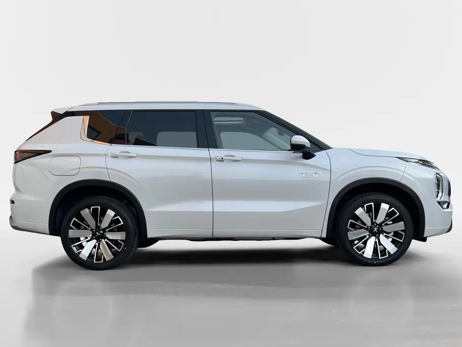 Mitsubishi Outlander 2.4 PHEV Instyle € 5.000 euro korting eigen voorraad| 8 jaar garantie| Snel leverbaar | Totaalprijs op is op.m26